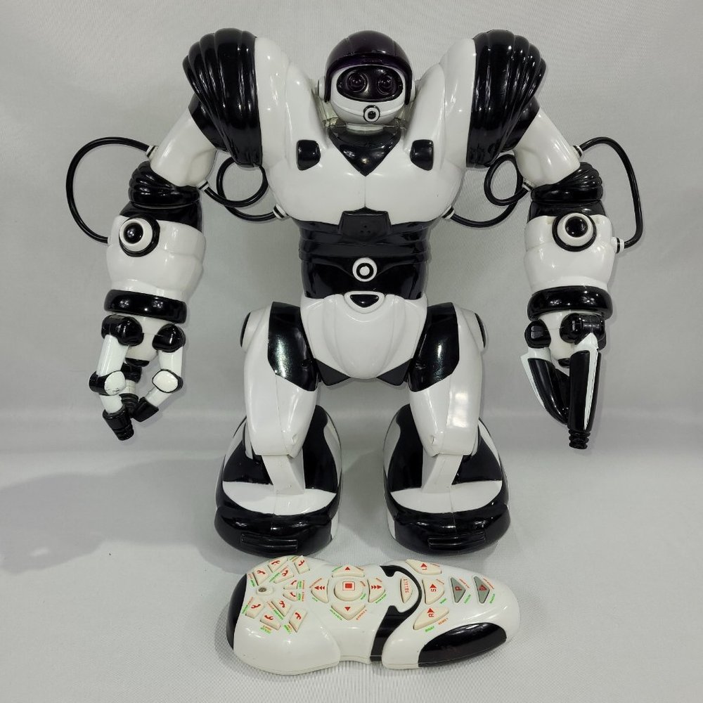 Robosapien Electronic Robot RC Radio Controlled by WowWee Toys